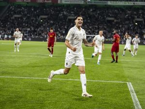 Kevin Diks Cetak Gol Buat Moenchengladbach, Bobol Gawang Valencia
