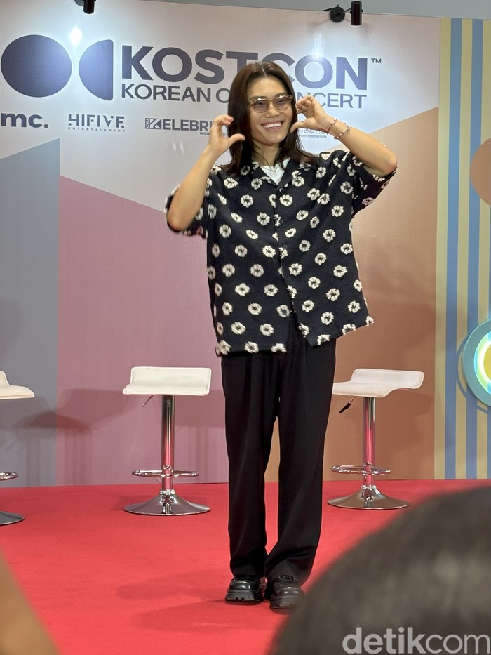 Penyanyi Korea Selatan Kim Bum Soo saat konferensi pers KOSTCON: Korean OST Concert di Indonesia Arena, Senayan, Jakarta Pusat pada Sabtu (2/8/2025).