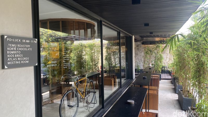 Kios Brios Tebet