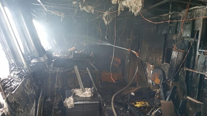 KMP Egron milik Pemkab Tanimbar terbakar.