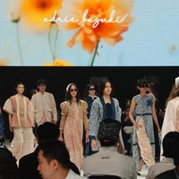 Total 24 look dipresentasikan untuk perempuan dan pria aktif berjiwa muda yang berani berekspresi. Siluet layering yang longgar dan fungsional menambah kenyamanan sekaligus menyiratkan semangat adaptif dalam menghadapi dinamika zaman. (Foto: Dok. JF3)