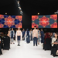 Seluruh sisa bahan produksi bahkan diproses ulang menjadi kain marmer baru, memperkuat prinsip zero waste yang diusung sang desainer. (Foto: Dok. JF3)