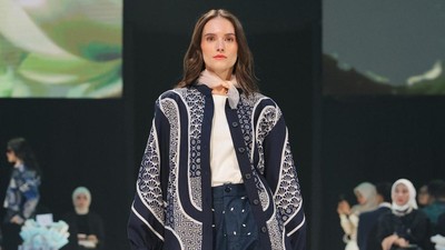 Foto: Koleksi Circular Fashion Sarat Makna di JF3 2025 Karya Adrie Basuki