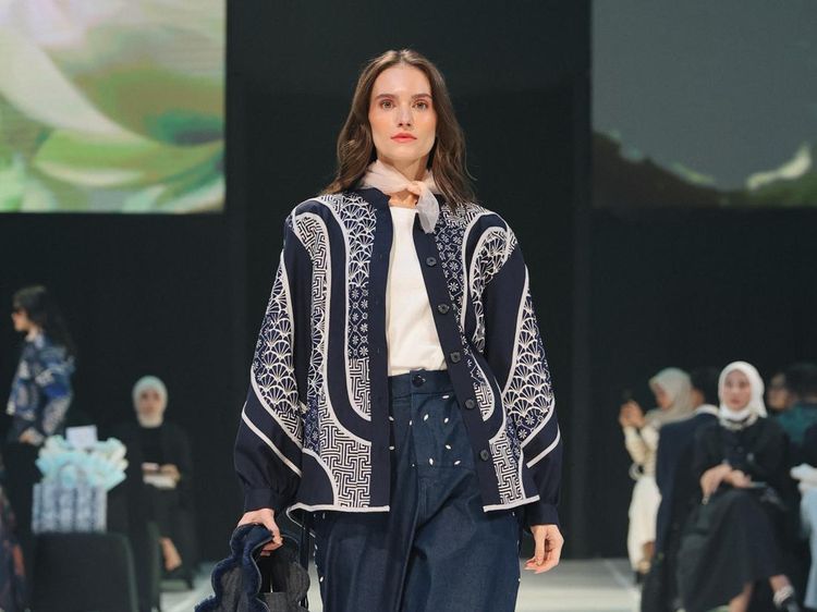 Foto: Koleksi Circular Fashion Sarat Makna di JF3 2025 Karya Adrie Basuki