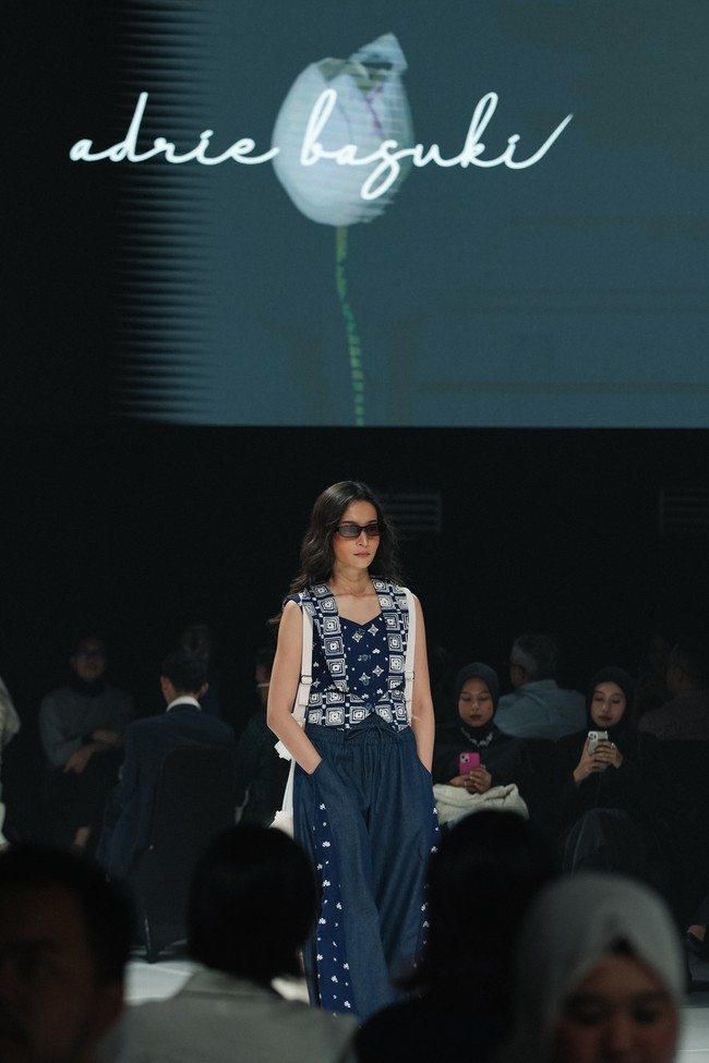 Pesan kedua diwujudkan melalui kolaborasi dengan Batik Sadabhumi yang menghasilkan motif batik terinspirasi dari perjuangan para pejuang dan penyintas kanker. (Foto: Dok. JF3)