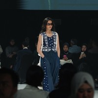 Pesan kedua diwujudkan melalui kolaborasi dengan Batik Sadabhumi yang menghasilkan motif batik terinspirasi dari perjuangan para pejuang dan penyintas kanker. (Foto: Dok. JF3)