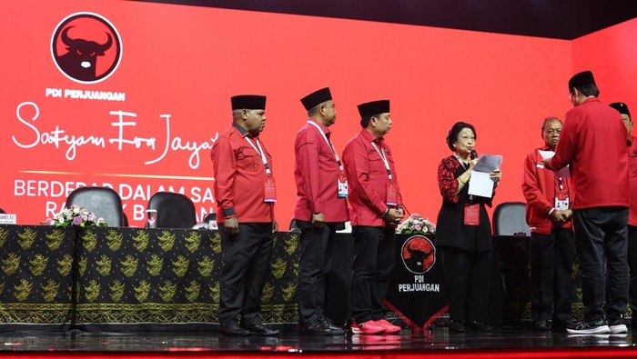 Momen pengukuhan Megawati Soekarnoputri sebagai Ketum PDIP periode 2025-2030 di Kongres VI.