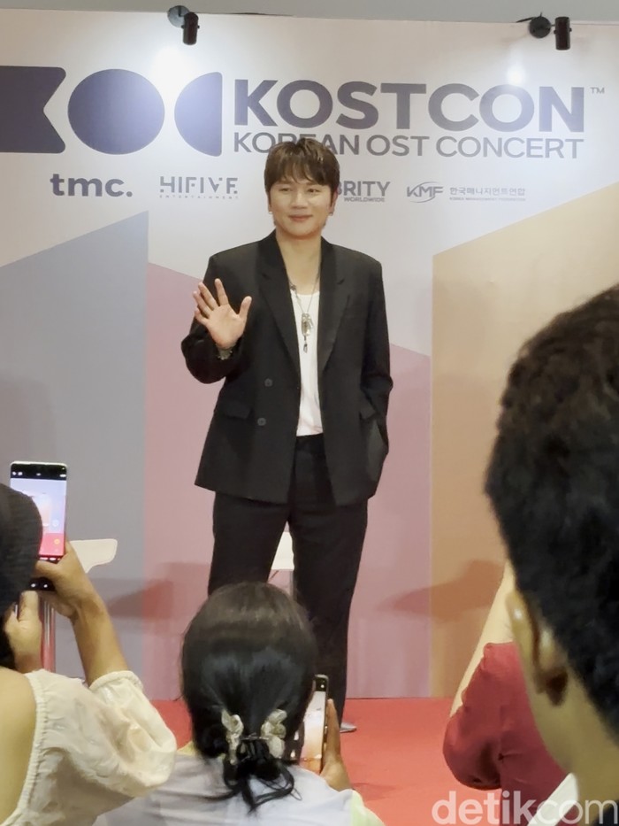 Penyanyi Korea Selatan K.Will saat konferensi pers KOSTCON: Korean OST Concert di Indonesia Arena, Senayan, Jakarta Pusat pada Sabtu (2/8/2025).
