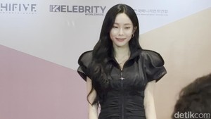 HEIZE tampil dengan gaya chic. 