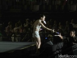 Video: Outfit Ngonser ala Penonton KOSTCON