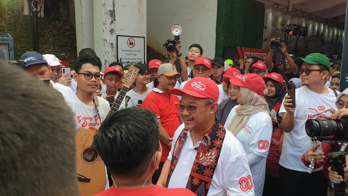 Mendikdasmen Abdul Muti dan jajarannya menghadiri gelar puncak Festival Harmoni Bintang di Terowongan Kendal, Dukuh Atas, Jakarta Pusat, Minggu (3/8/2025).