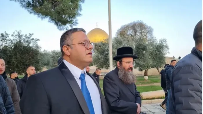 Menteri Keamanan Nasional Israel Itamar Ben-Gvir memasuki kompleks Masjid Al Aqsa.
