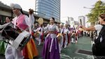 Kemeriahan Parade Budaya Internasional JWFF di Bundaran HI