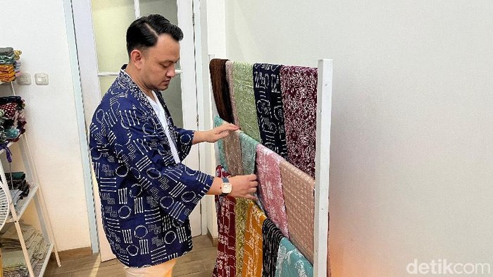 Pasutri di Sukabumi nekat keluar dari zona nyaman untuk memulai bisnis batik.