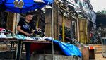 Tak Menyerah, Pedagang Lanjutkan Usaha di Pasar Taman Puring yang Terbakar