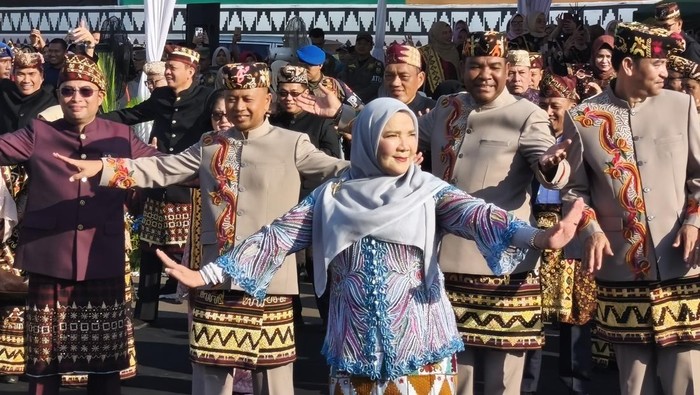 Pemkot Bandar Lampung menggelar pawai budaya
