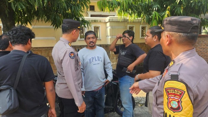Penangkapan tujuh orang mata elang di Depok (dok. Istimewa)