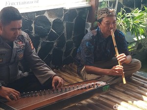 Nada Sunda di Balik Seragam Polisi Aipda Mepi