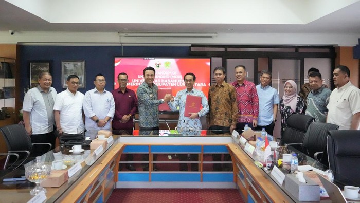 Rektor Unhas Prof Jamaluddin Jompa dan Bupati Lutra Andi Abdullah Rahim menjalin kerja sama program pendidikan vokasi.