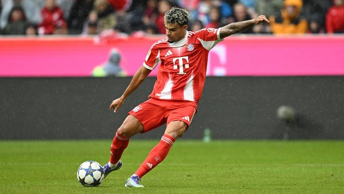 Soccer Football - Pre-Season Friendly - Bayern Munich v Olympique Lyonnais - Allianz Arena, Munich, Germany - August 2, 2025 Bayern Munichs Luis Diaz in action REUTERS/Angelika Warmuth
