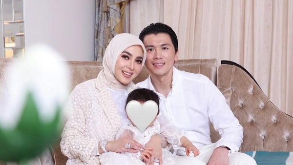 Reino Barack Bongkar Kehidupan Syahrini di Singapura