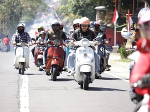 Touring Vespa Semarakan HUT ke-80 RI di Magetan