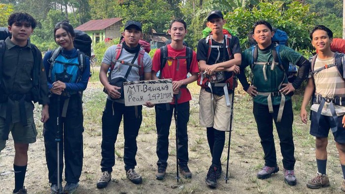 Tujuh pendaki Gunung Bawang