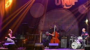 Kelompok musik asal Prancis Rouge tampil menghibur penonton Ubud Village Jazz Festival 2025 di kawasan Ubud, Gianyar Bali, Sabtu (2/8/2025). Foto: ANTARA FOTO/FIKRI YUSUF