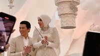 8 Foto Mewah Ultah Syahrini, Dominasi Warna Putih Dengan Kue Gantung Raksasa