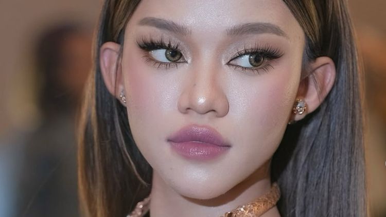 Penampilan Baru Ummi Quary Bikin Pangling, Tambah Cantik