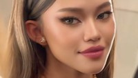 Penampilan Ummi Quary makin cantik dan hal itu terlihat di Instagram. Ini salah satu fotonya yang memesona netizen. (Foto: Instagram/@itsfrankywu)