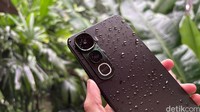 Vivo Y400 punya keunggulan daya tahan air ekstrem, cocok untuk kamu yang suka bepergian outdoor seperti ke curug dan pantai. Dirilis dengan harga Rp 3 jutaan, berikut isi dalam kotak penjualan Vivo Y400.