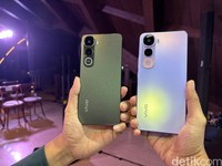 Vivo Y400 punya keunggulan daya tahan air ekstrem, cocok untuk kamu yang suka bepergian outdoor seperti ke curug dan pantai. Dirilis dengan harga Rp 3 jutaan, berikut isi dalam kotak penjualan Vivo Y400.