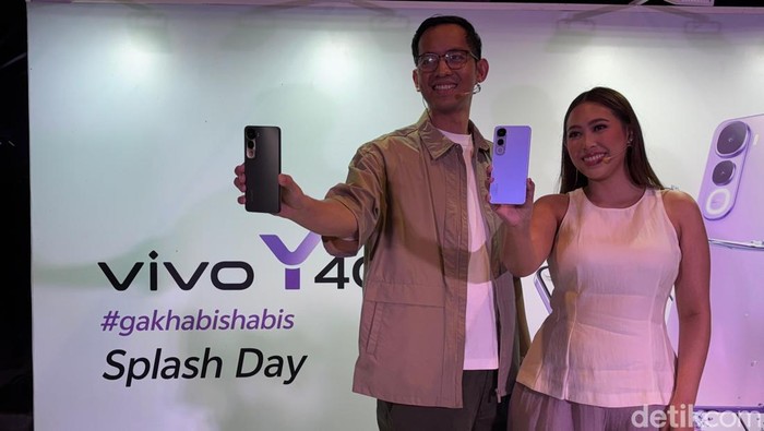Vivo resmi merilis Vivo Y400 5G di Indonesia. Ponsel ini punya keunggulan daya tahan yang ekstrem, performa mumpuni dan desain yang premium.