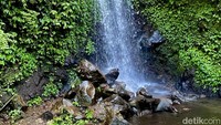 Sebagai wisata alam, Perkemahan Ipukan juga memiliki spot alami yaitu curug. Airnya jernih dan menggoda untuk masuk.