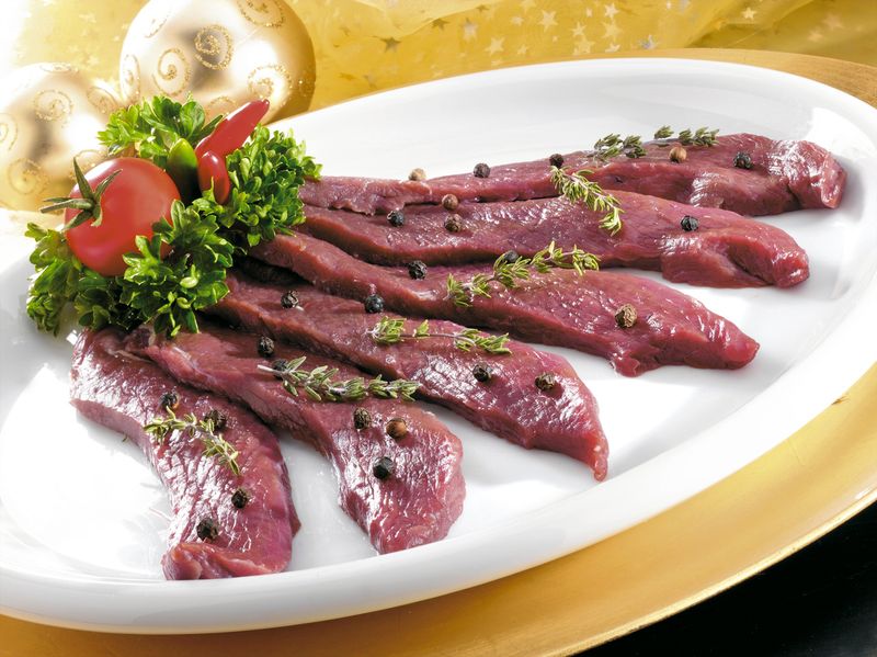 5 Daging Ekstrem yang Disebut Enak, Ular Piton hingga Buaya