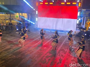 Senangnya Warga Nongkrong di Senayan Dapat Suguhan Budaya JWFF 2025