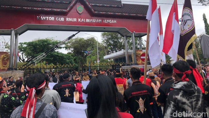 Aliansi Dayak Bersatu tolak transmigrasi di Kalimantan Tengah.