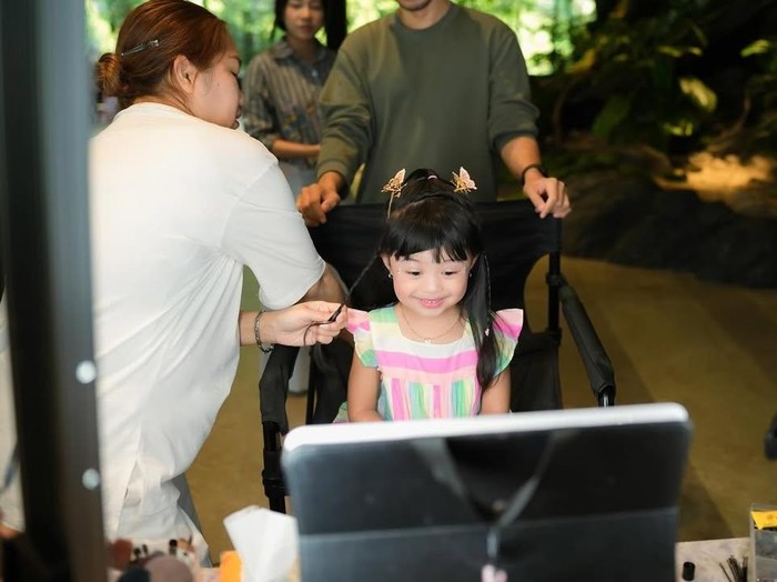 Ameena Ameena tampil di panggung tanpa didampingi Atta Halilintar dan Aurel Hermansyah.