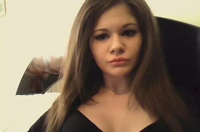 Wanita asal Bulgaria itu memperlihatkan wajahnya sebelum menjalani transformasi drastis demi mengejar apa yang ia sebut sebagai kecantikan eksentrik. Andrea tampak memiliki fitur wajah yang proporsional dan natural. Penampilannya sangat kontras dengan saat ini. Ia mengaku bahwa keputusan mengubah wajahnya bukan untuk menyenangkan orang lain, melainkan demi kepuasan pribadi. Foto: dok. Instagram