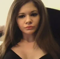 Wanita asal Bulgaria itu memperlihatkan wajahnya sebelum menjalani transformasi drastis demi mengejar apa yang ia sebut sebagai kecantikan eksentrik. Andrea tampak memiliki fitur wajah yang proporsional dan natural. Penampilannya sangat kontras dengan saat ini. Ia mengaku bahwa keputusan mengubah wajahnya bukan untuk menyenangkan orang lain, melainkan demi kepuasan pribadi. Foto: dok. Instagram