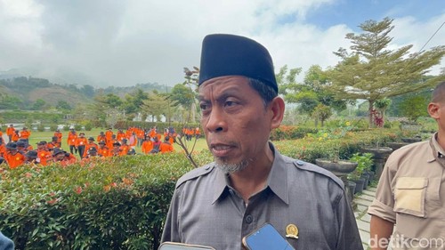 Anggota DPR RI Komisi V Abdul Hadi, ketika di wawancara di Sembalun, Lombok Timur, Senin (4/8/2025). (Sanusi Ardi W/detikBali)