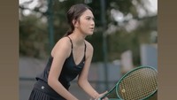 7 Gaya Azizah Salsha Main Padel-Tenis, Tampil Sporty & Simpel