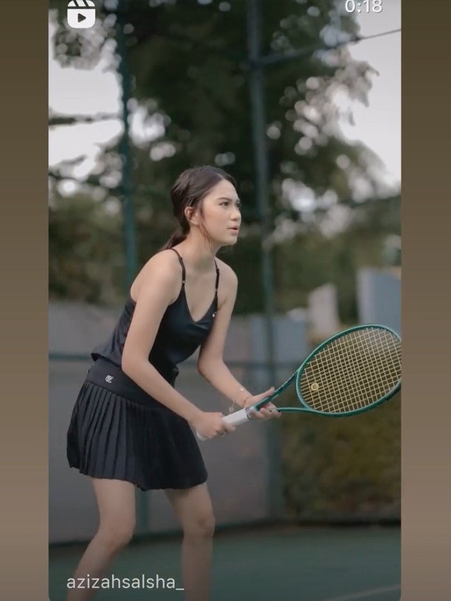 7 Gaya Azizah Salsha Main Padel-Tenis, Tampil Sporty & Simpel 7 Gaya Azizah Salsha Main Padel-Tenis, Tampil Sporty & Simpel