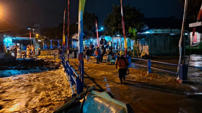 Dua kampung di Tasikmalaya diterjang banjir bandang pada Senin (4/8/2025) dini hari.