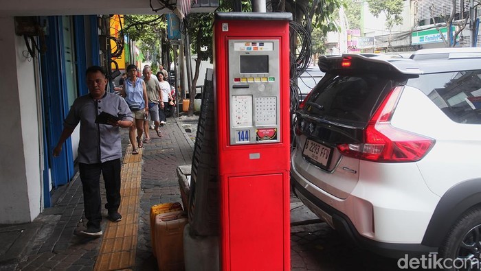 Bayar Parkir Online Bakal Terus Diperluas Pemprov DKI terus perluas sistem parkir elektronik di Jakarta. Langkah ini untuk cegah pungli dan optimalkan penerimaan daerah dari retribusi parkir.