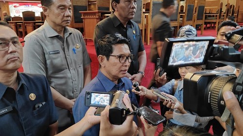 Bupati Badung I Wayan Adi Arnawa usai rapat paripurna penyampaian Jawaban Pemerintah terhadap Pandangan Umum Fraksi-Fraksi DPRD Badung di Ruang Rapat Utama Gosana, Kantor DPRD Badung, Senin (4/8/2025). (Agus Eka/detikBali)