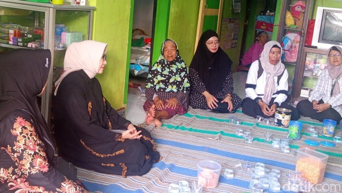 Bupati Lumajang saat ke rumah duka ibu muda meninggal saat nonton sound horeg