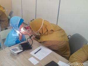 Momen Siswa SD Cek Kesehatan Gratis di Sekolah