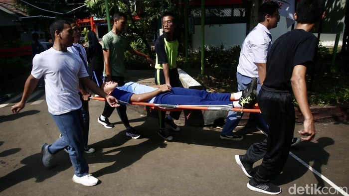 Menteri Pemuda dan Olahraga Dito Ariotedjo meninjau Cek Kesehatan Gratis untuk siswa di SMKN 26 Jakarta, Senin (4/7/2025). Kegiatan ini dalam rangka mewujudkan anak Indonesia yang sehat menuju generasi Indonesia Emas 2045, serta menjalankan UU No.17 tahun 2023 tentang Kesehatan dan Program Hasil Terbaik Cepat (PHTC).